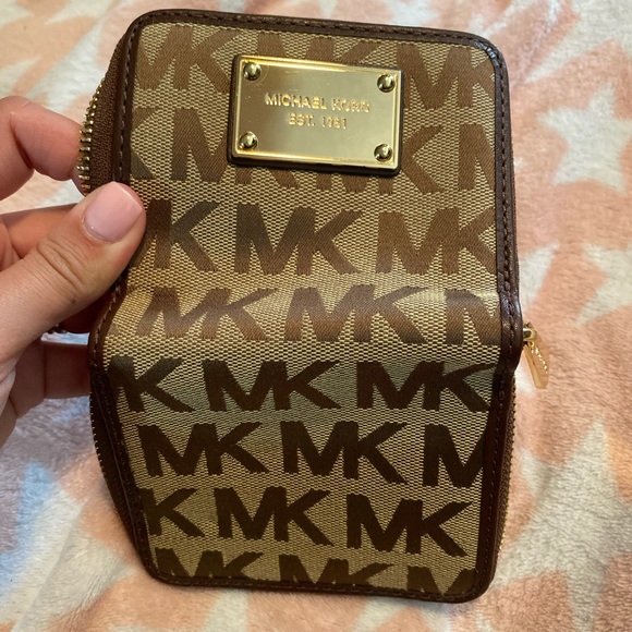 Michael Kors Wallet - Picture 2 of 5